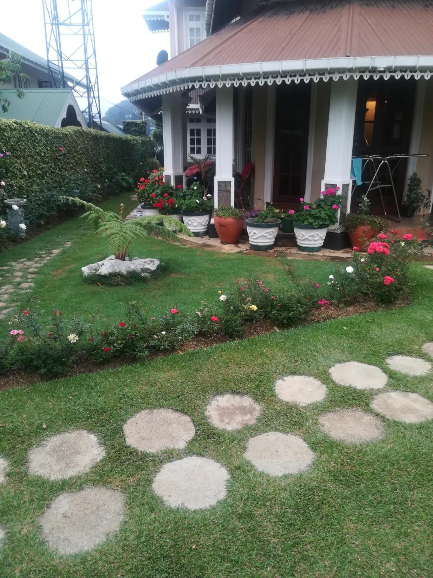 Appartamento Royal Wattles Nuwara Eliya Esterno foto